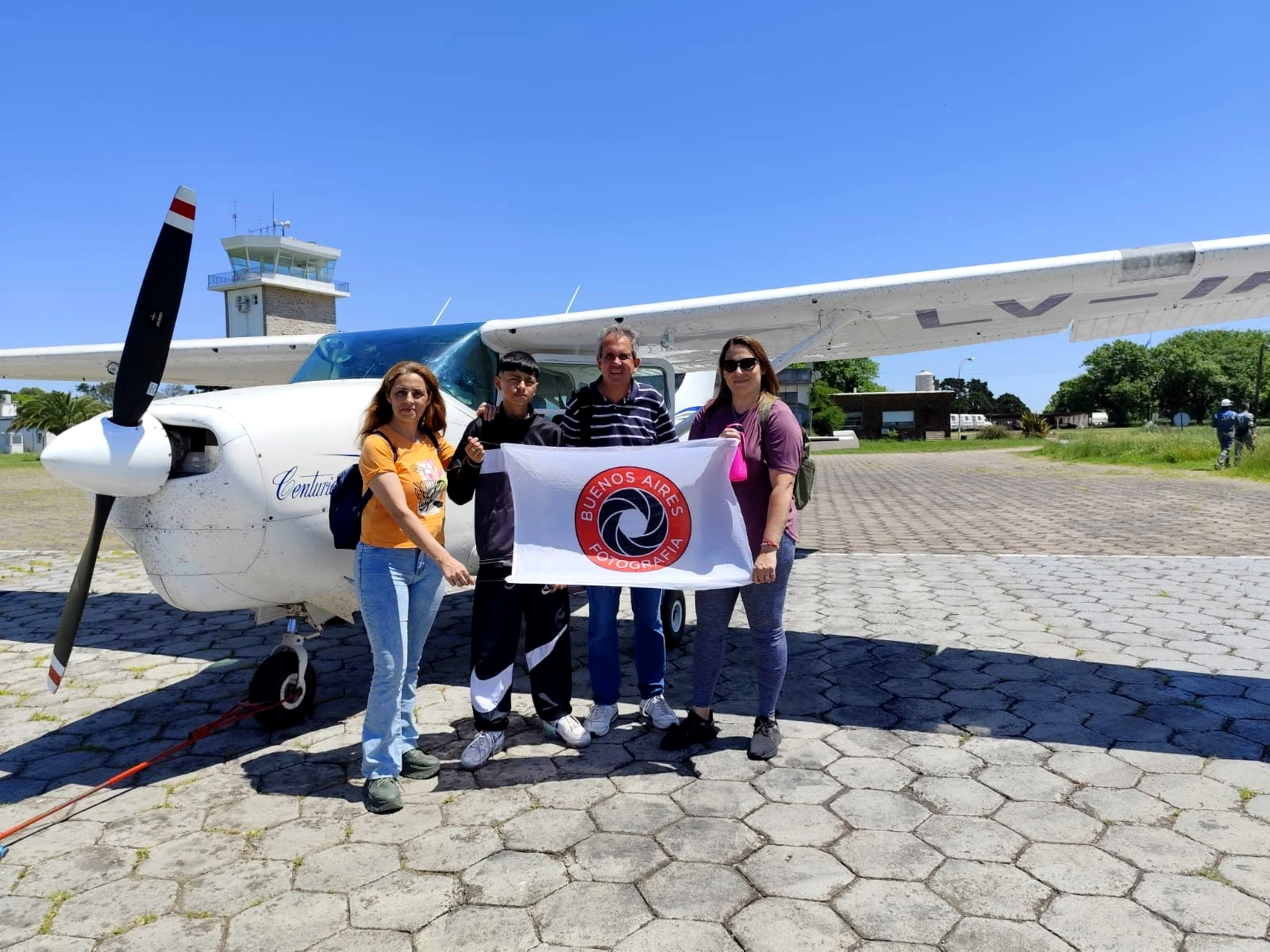 Grupo de viajeros en una excursión de aeroclub